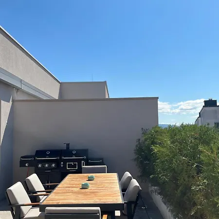 Apartment Luxury Penthouse Apartment In The City Centre *